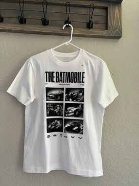 NWT GAP White Short Sleeve 'The Batmobile' Graphic Tee Adult XS